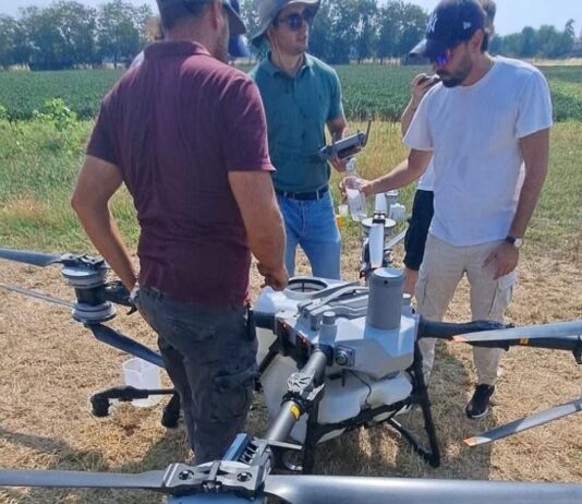All’azienda Cotti di Pilastro i nutrienti per pomodoro e medica arrivano dal cielo