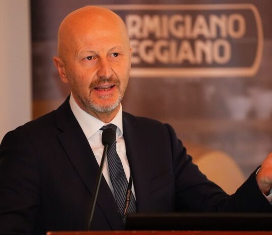Il progetto “Vivi il Parmigiano Reggiano” prende forma. Casa: “Vogliamo trasformarlo in un’esperienza, come avviene per lo Champagne e il Chianti”